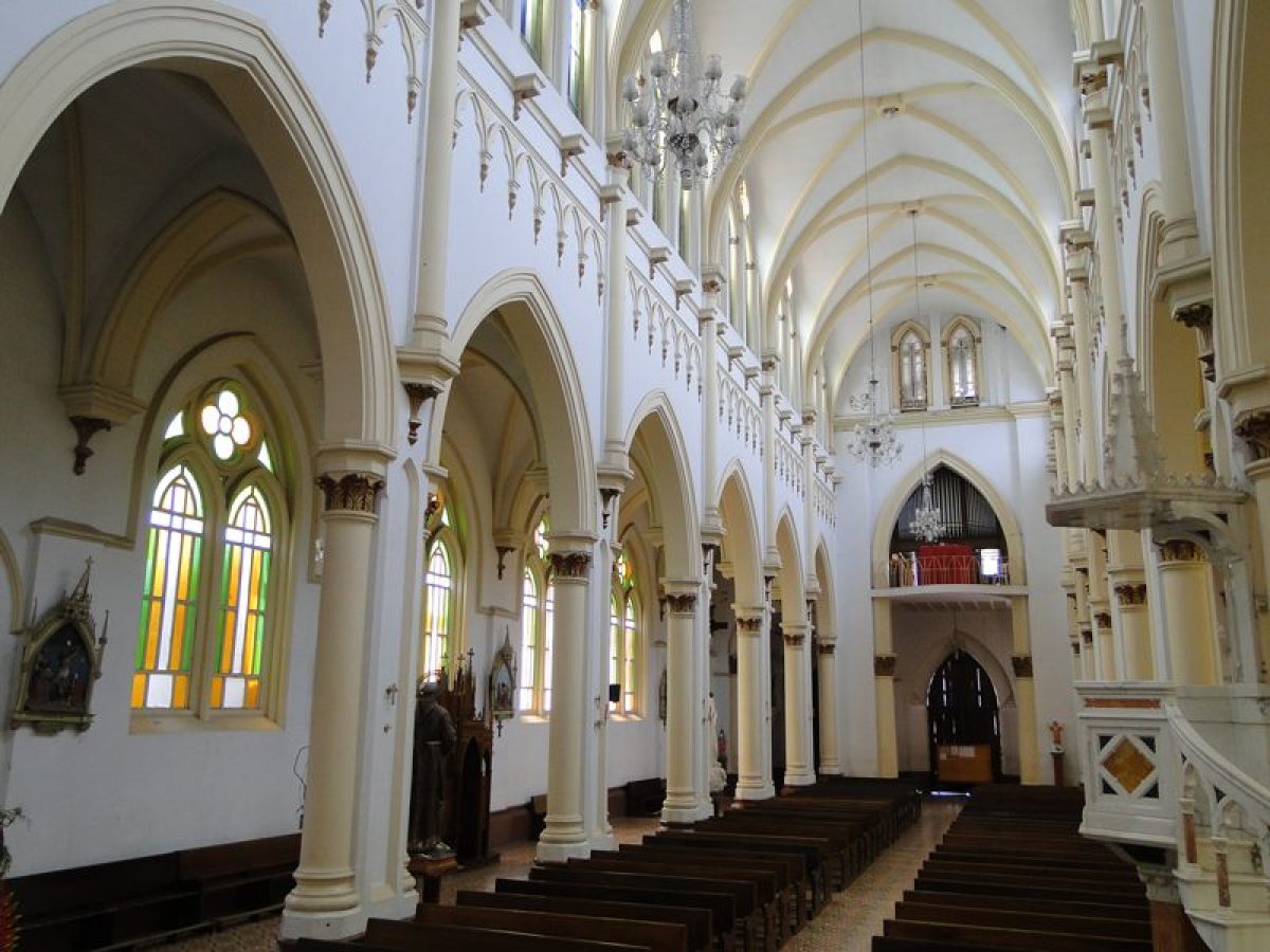 Interior de la Iglesia de Caramanta Antioquia, pueblo cercano al municipio de Jardín, Antioquia