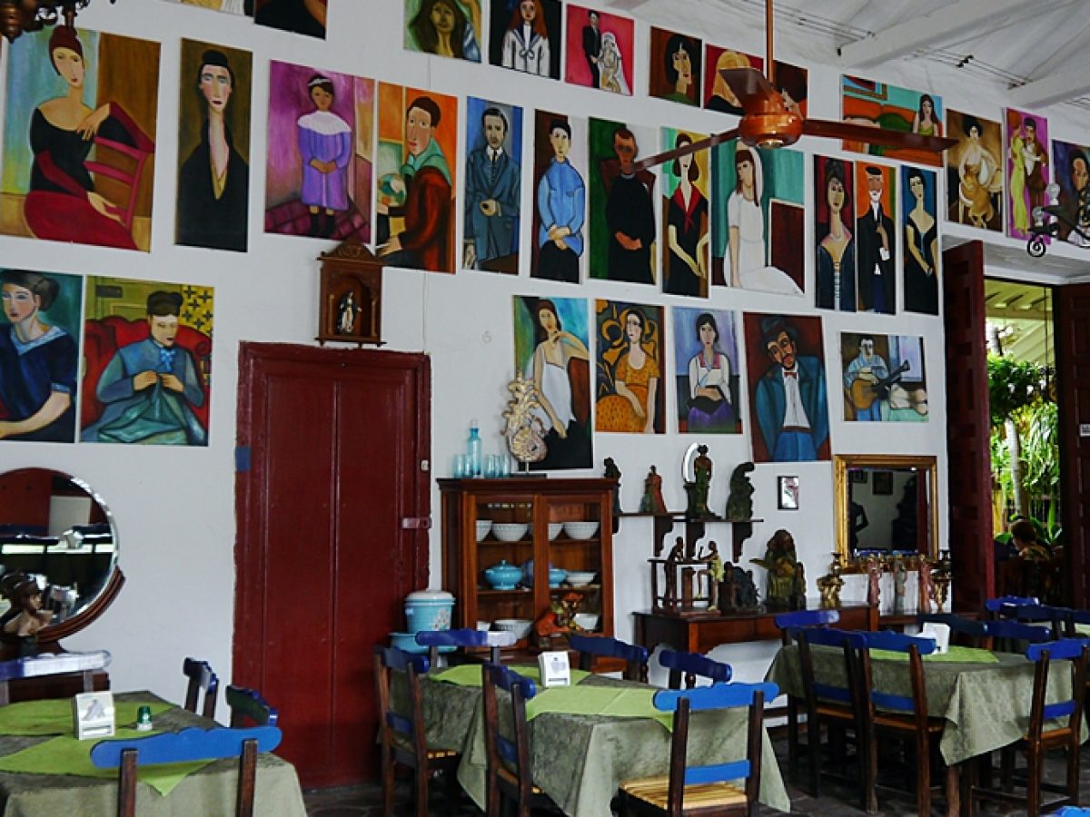 Interior del Restaurante Portón del Parque en Santa Fe de Antioquia