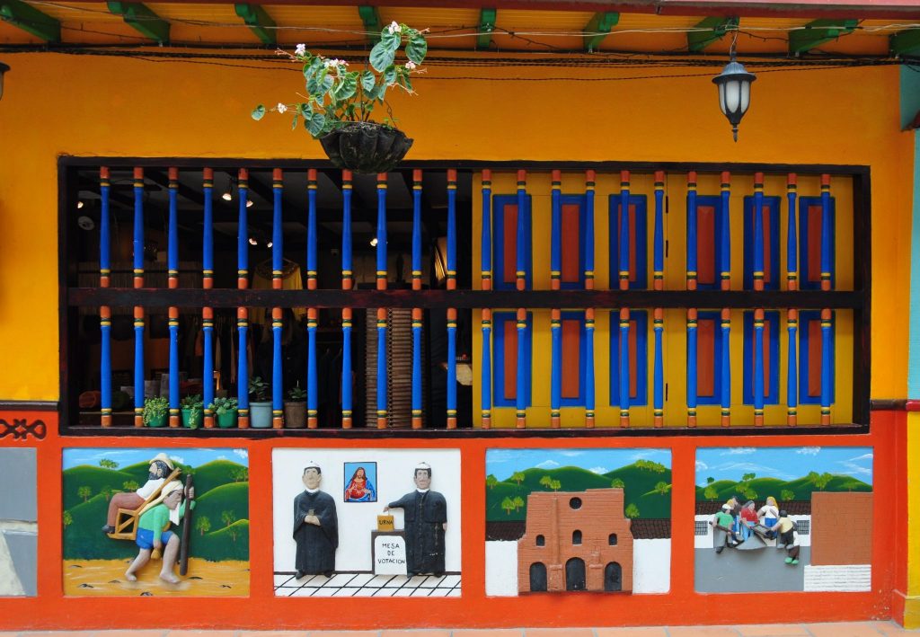 Zócalos de Guatapé | Uno de los mejores pueblos turísticos de Antioquia