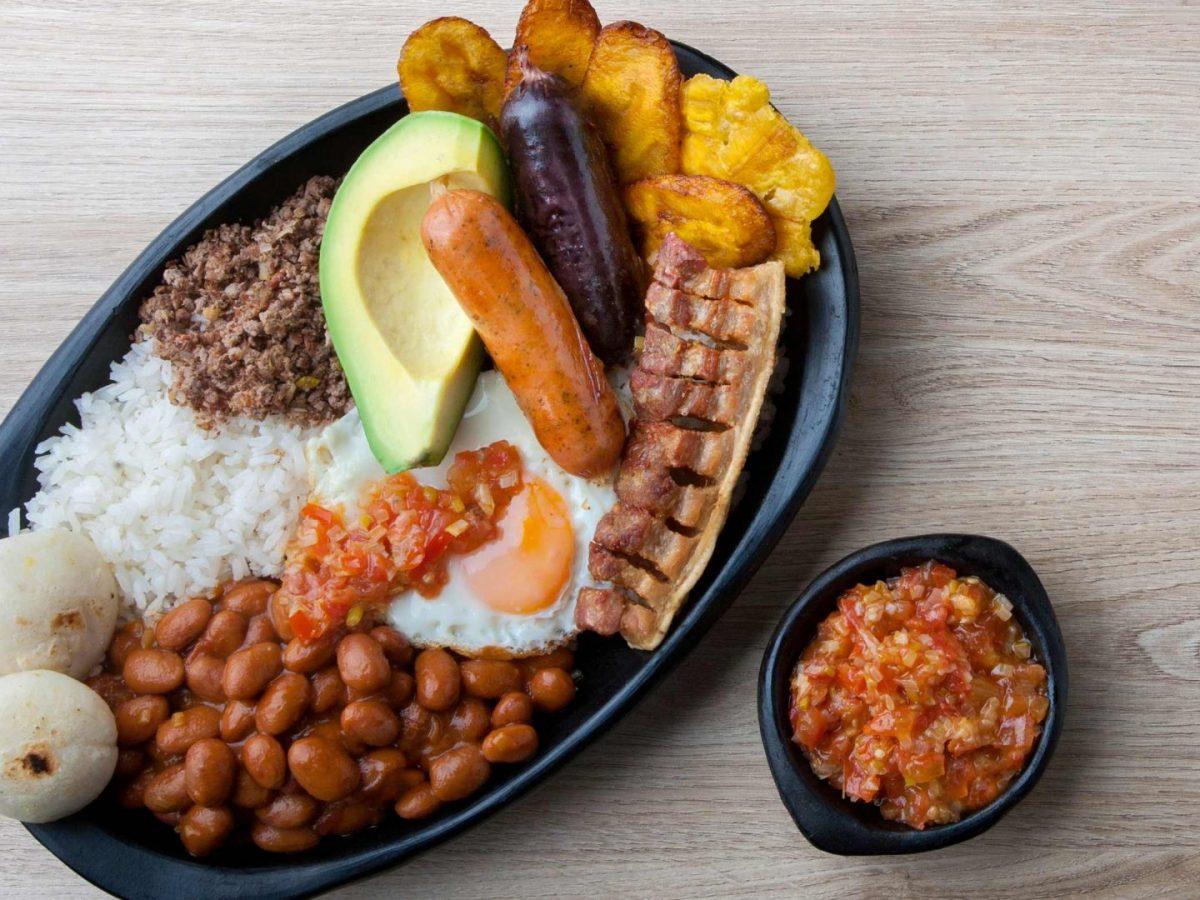 comida Típica del Eje Cafetero Bandeja Paisa