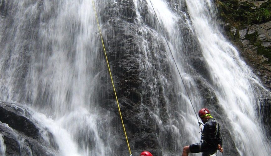 cueva del chocó y cascada el bastón