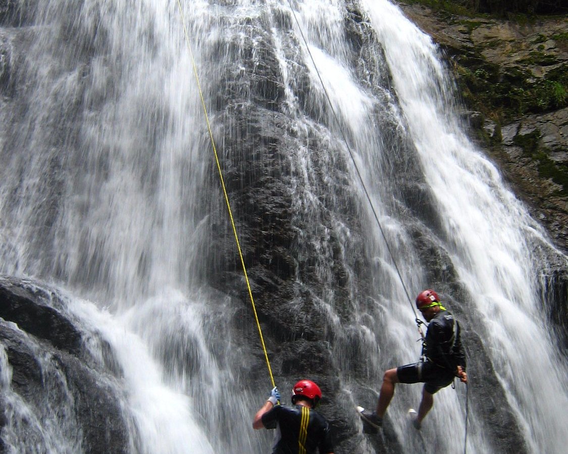 cueva del chocó y cascada el bastón