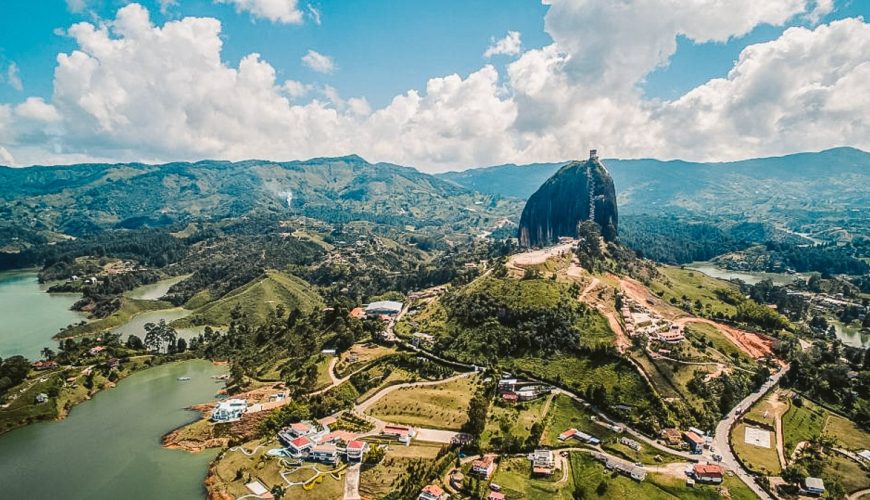 Dónde queda la Piedra del Peñol